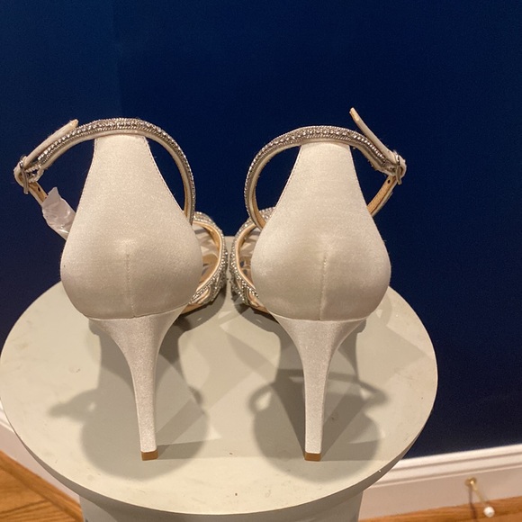 Badgley Mischka Wedding Shoes size 8 - Picture 5 of 8